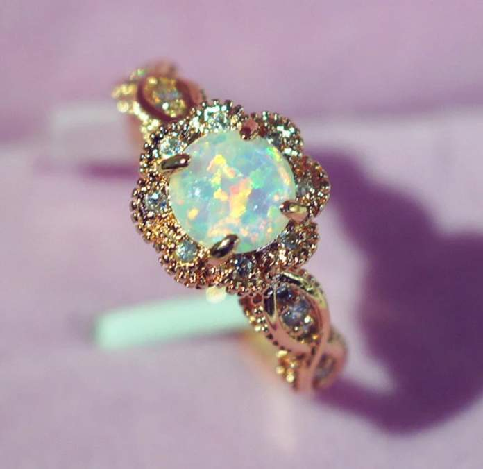 Vintage Australian Crystal Flower Ring - Lybra Intimates